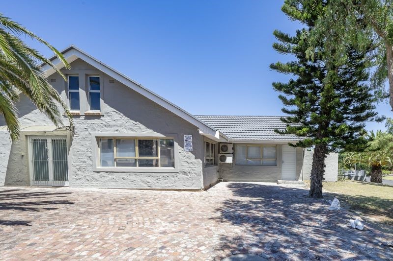 Outdoor view from street (b)